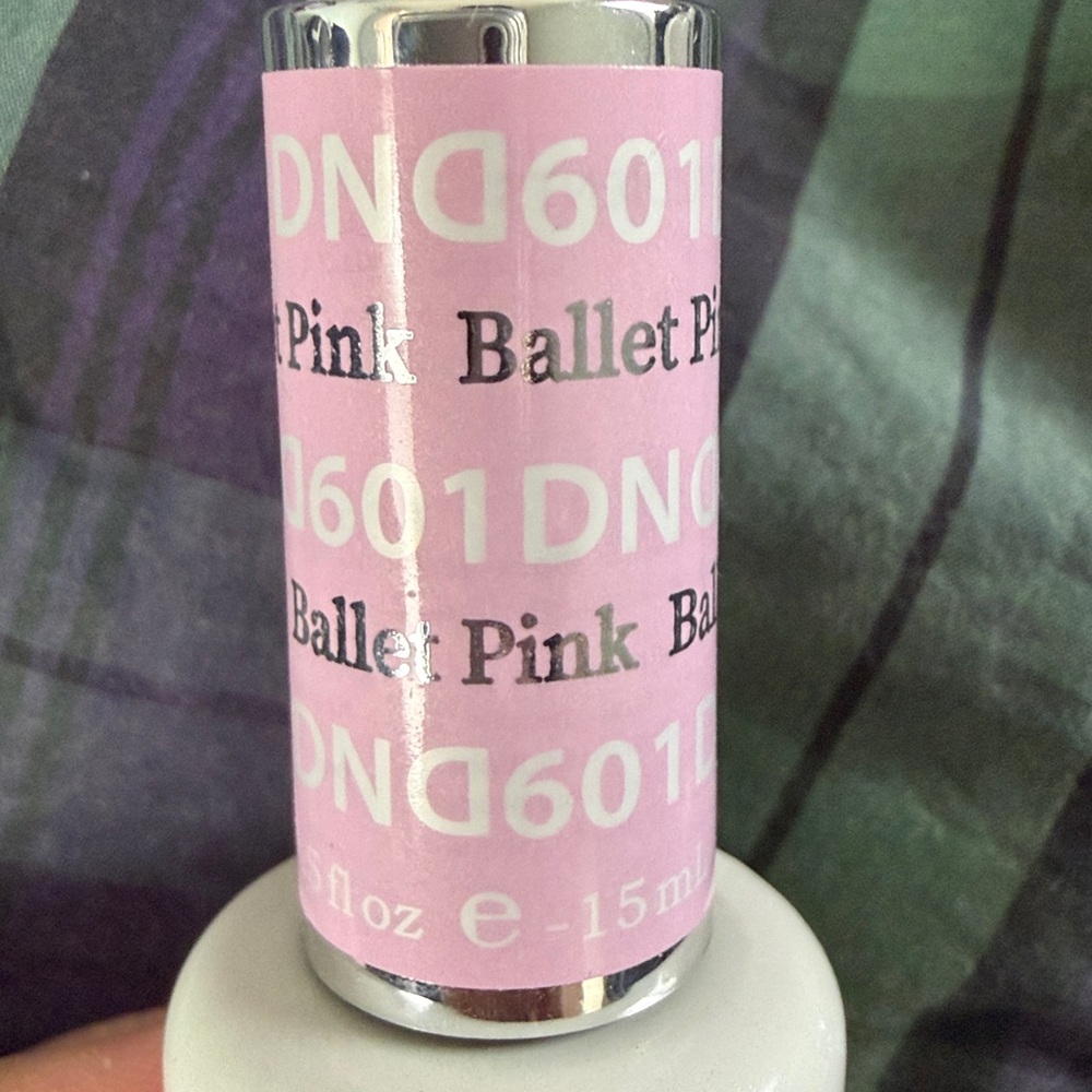 BRAND NEW DND Ballet Pink Gel Polish - Picture 2 of 4